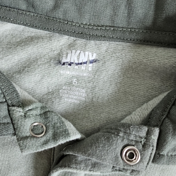 DKNY Green Sweatshirt Casual Crew Neck Kids 5 Boys Polo - Picture 2 of 5